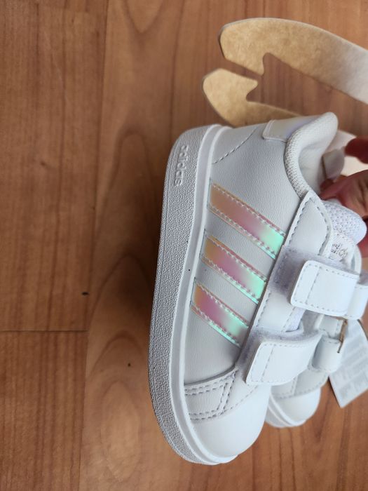 Adiasi copii de la adidas