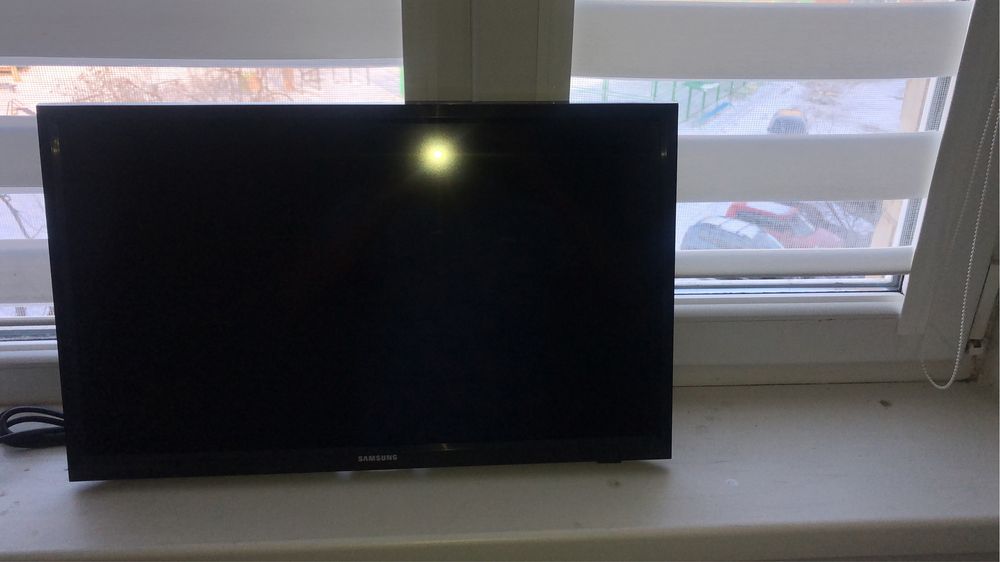 TV Samsung LED Model: T24E310EX