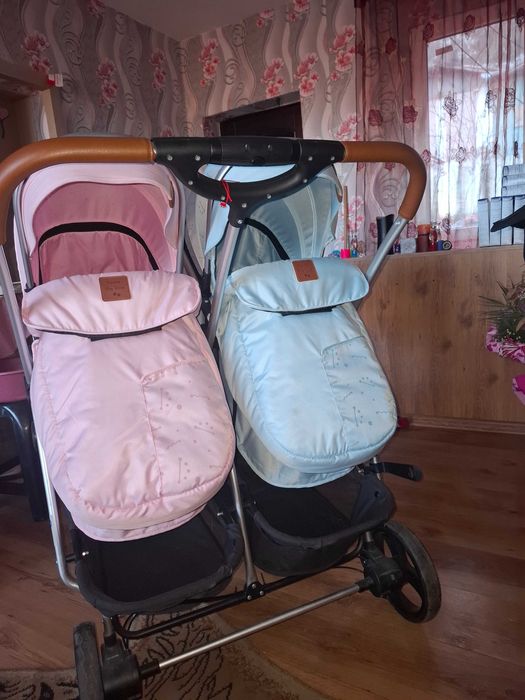 Продава се количка за близнаци