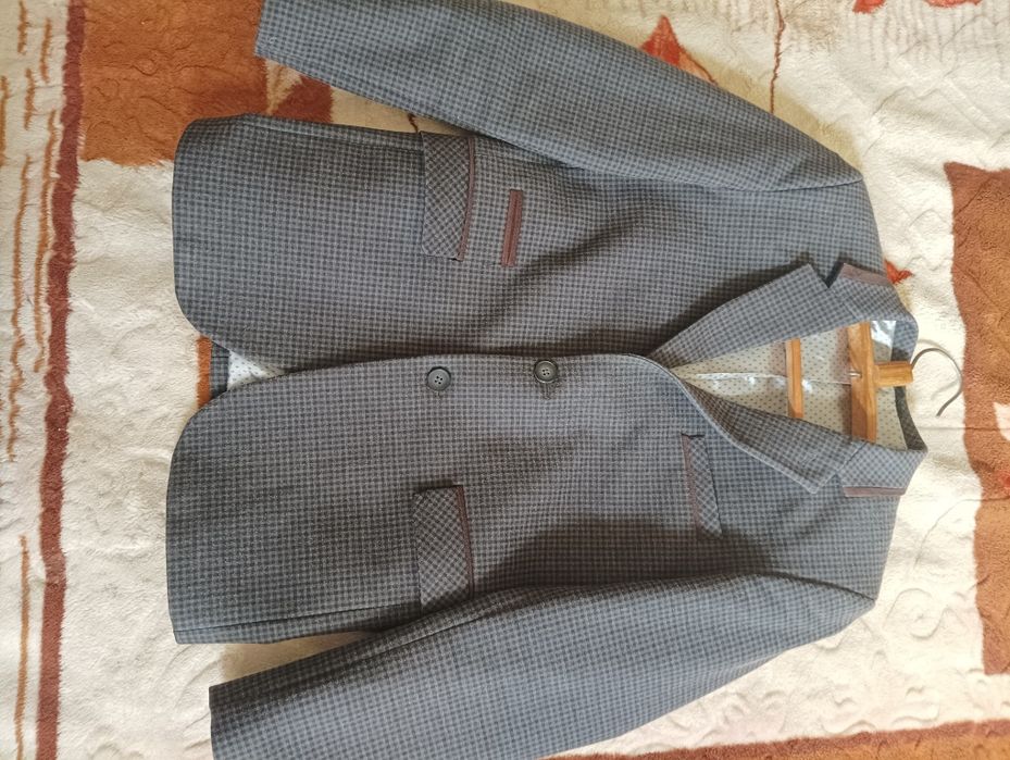 Пиджак на весну на подростка,на рост 150см.