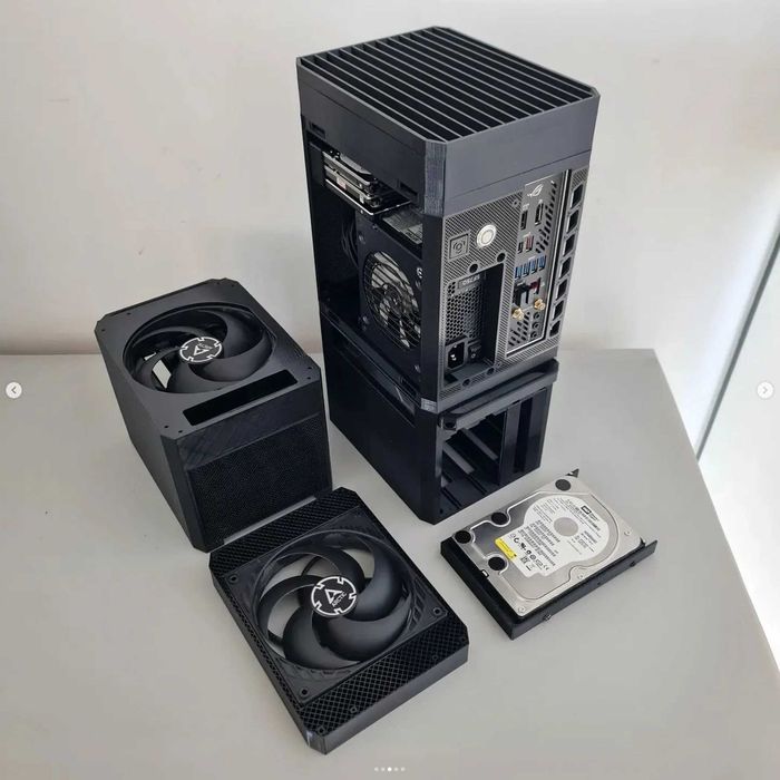 Vând carcasă PC/NAS ITX compactă, printată 3D