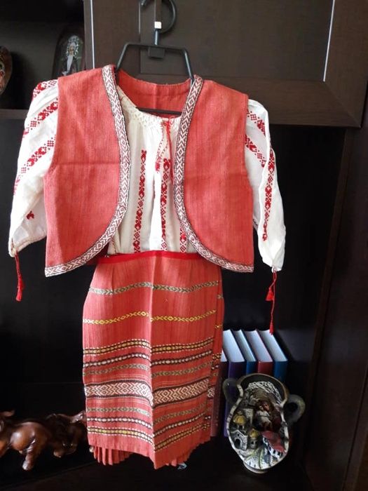 Продавам национална носия и престилки!