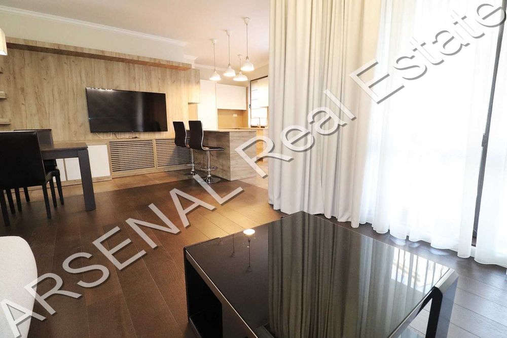 Тристаен апартамент под наем в ЕСТЕ, Изток