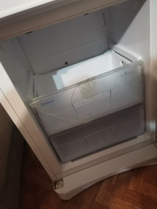 Холодильник indesit