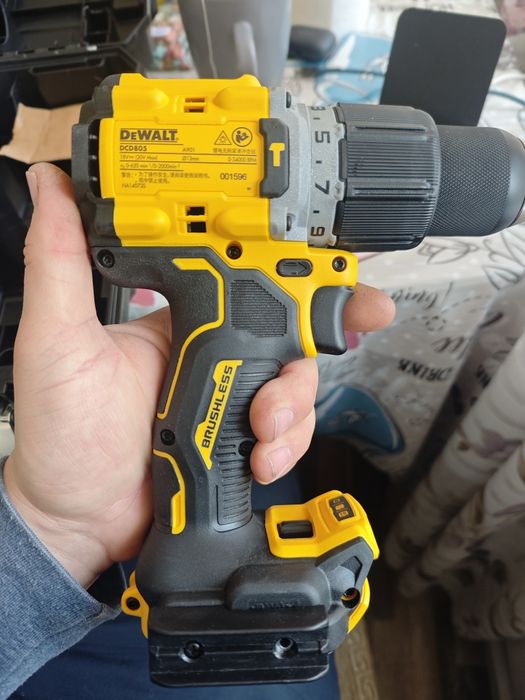 DeWalt DCD805 20v