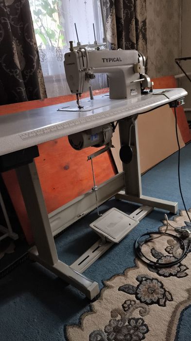 Продам швейную машинку