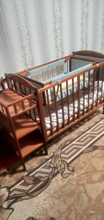 Продам детскую кроватку