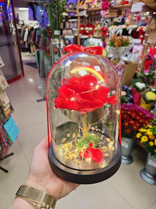 Вечна рози в стъкленица. Чудесен подарък за Свети Валентин и 8ми Март