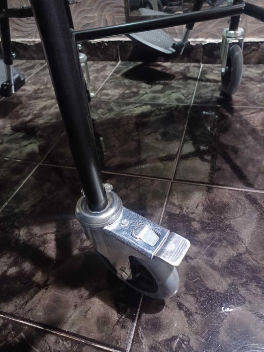 Комбиниран инвалиден тоалетен / стол за баня