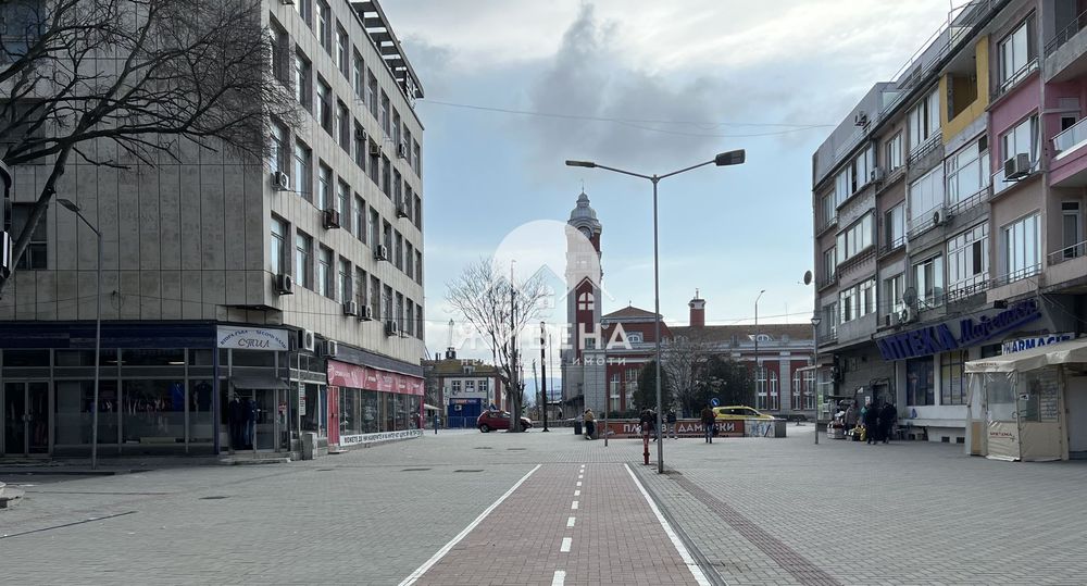 Продава се Хотел в Варна, ЖП Гара - 450 кв.м за 1889 €/кв.м - Снимка #1