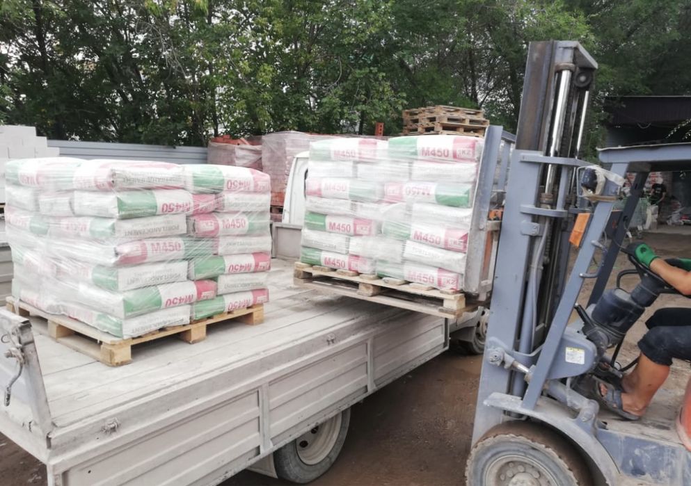 Цемент в мешками