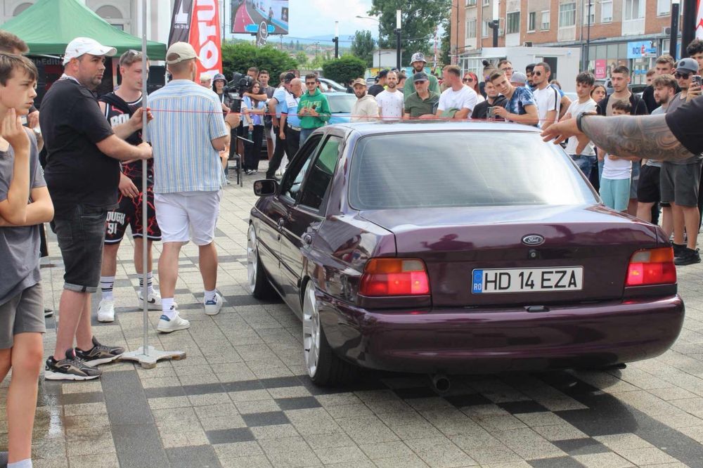 Ford Escort MK6 sedan