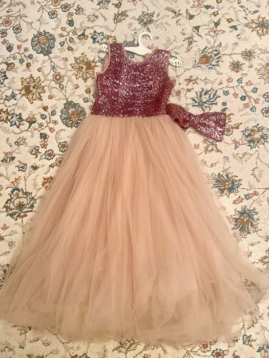 Нарядное пышное платье для девочки