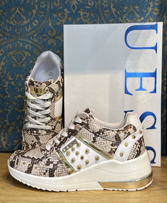 Дамски маратонки GUESS сникърси