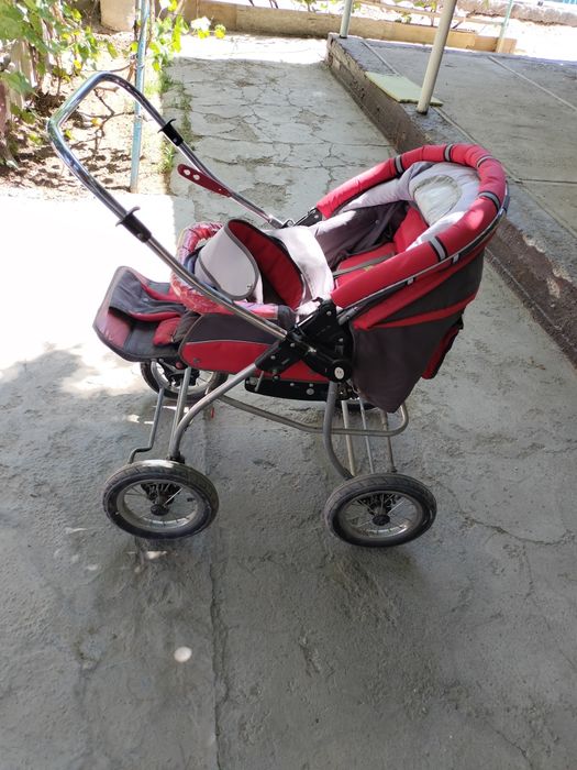 Коляска прогулочная состояние отличное.