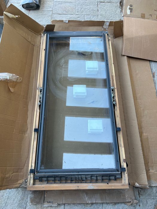 Покривен прозорец Велукс