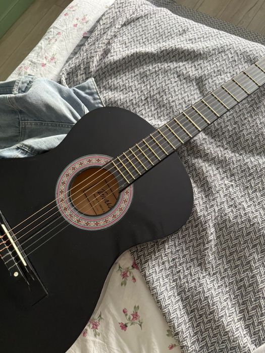 Классическая гитара (черная)