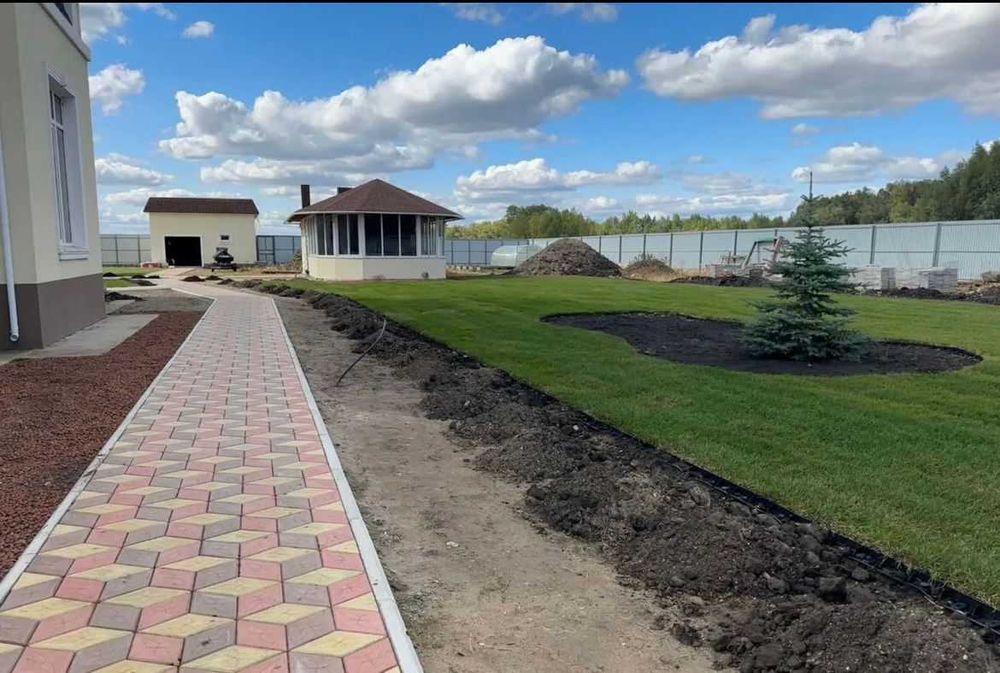 Газон, брусчатка
