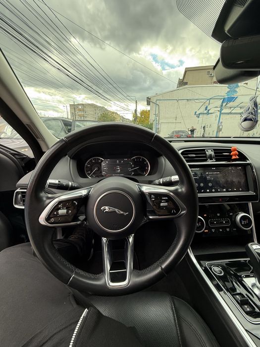 Jaguar XE P250 RWD Facelift 2019