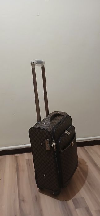 Продам чемодан продам