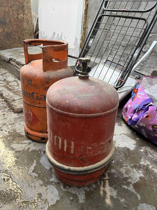 2 Buteli de vanzare pentru bucatarie