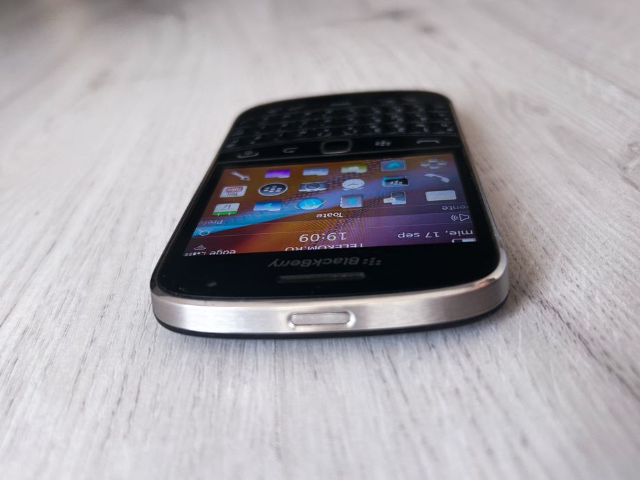 Blackberry 9900 Bold - stare impecabila Touchscreen+ tastatura QWERTY iconic business