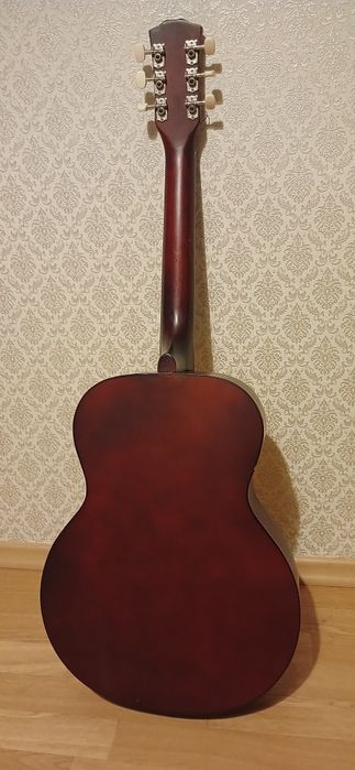 Продам обычную  гитару