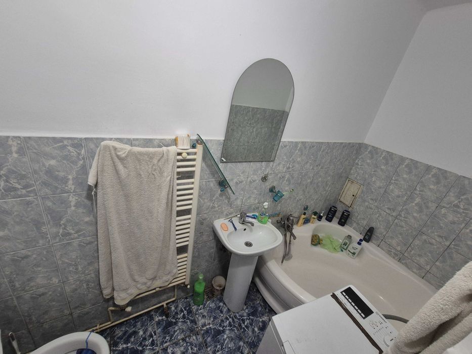 Vând casă spațioasă – Proprietate unică cu 2 case în aceeași curte