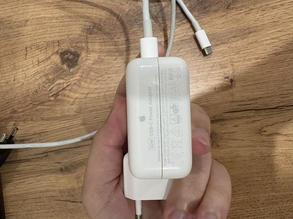 Оригинальная зарядка на Mackbook