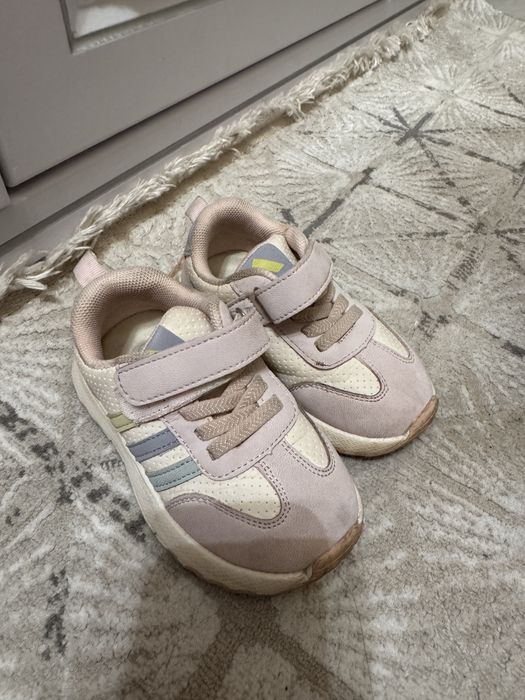 Продам обувь для девочки. На весну и лето