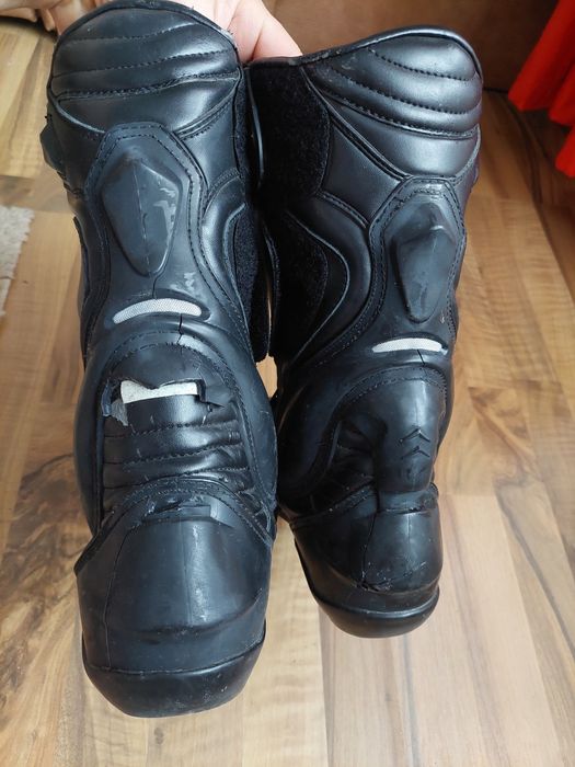 Cizme moto,enduro ,marime 43 ,piele naturala,au uzura.