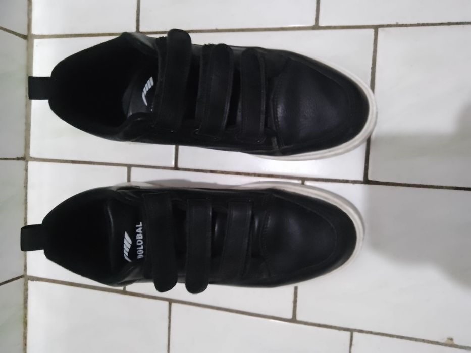 Продам зимние китайские кроссовки