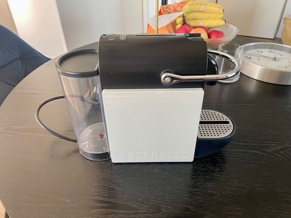Aparat de cafea Nespresso Pixie – folosit, funcțional