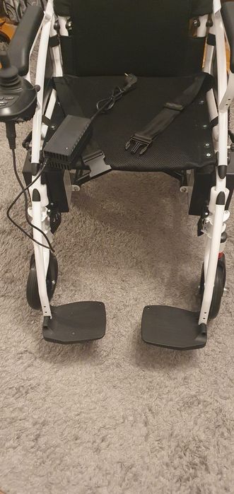 Vand scaun cu rotile electric AT52304