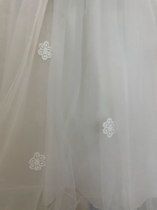 Платье белое нарядное