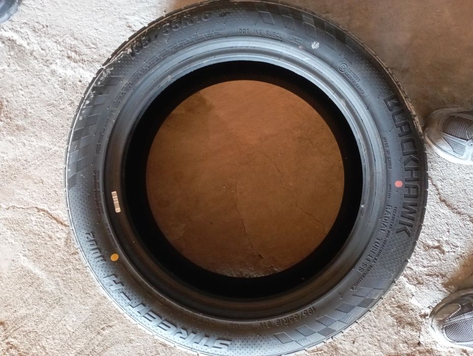 Продам 2 шт шину