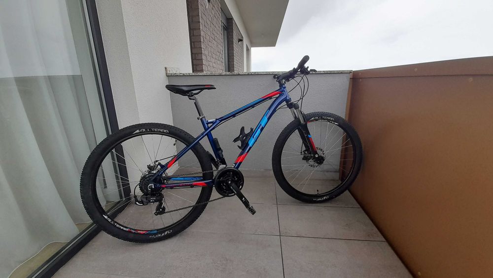 Vand bicicleta GT Aggressor 27.5 Sport aproape noua