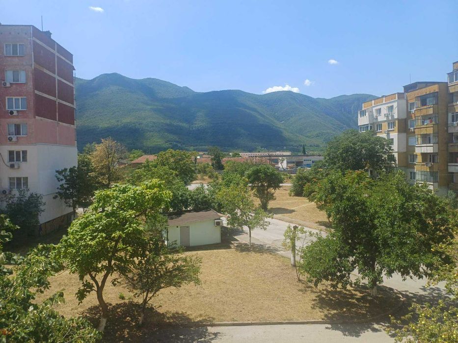 Продава апартамент в гр. Враца, ж.к. Сениче