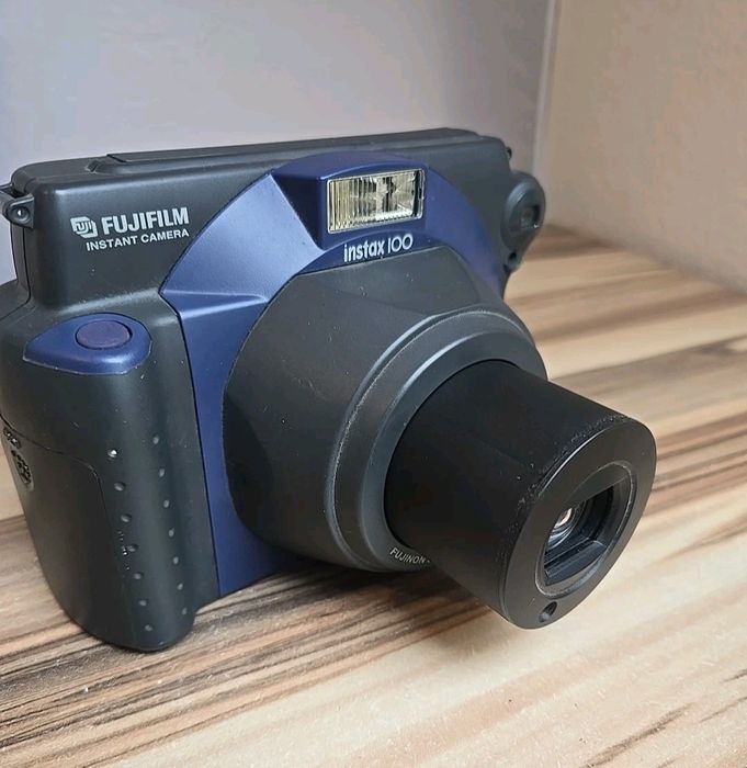 Апарат за моментни (полароидни) снимки instax 100
