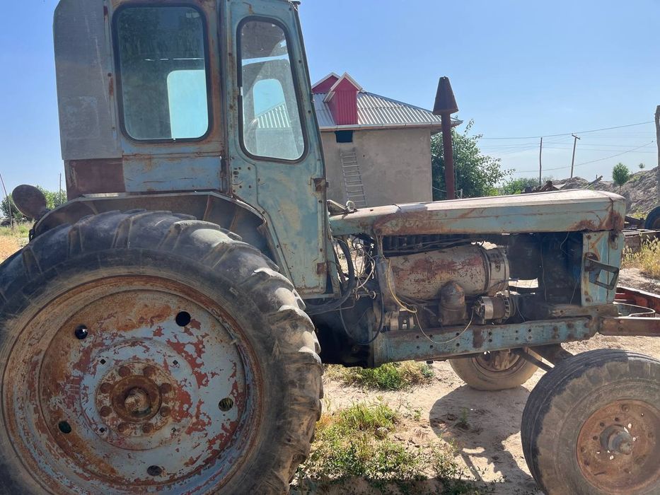 Traktor sotiladi
