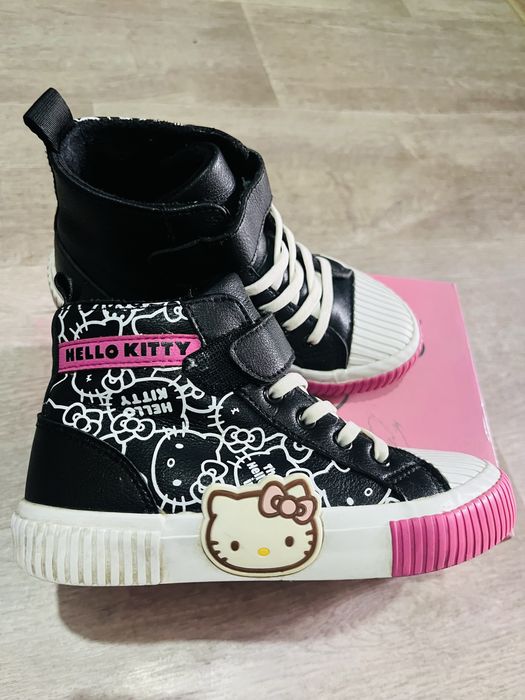 Продам обувь для девочек . Hello kitty 29 размер