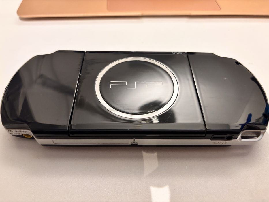 Sony Psp 3000 modat , card 64G, peste 140 de jocuri