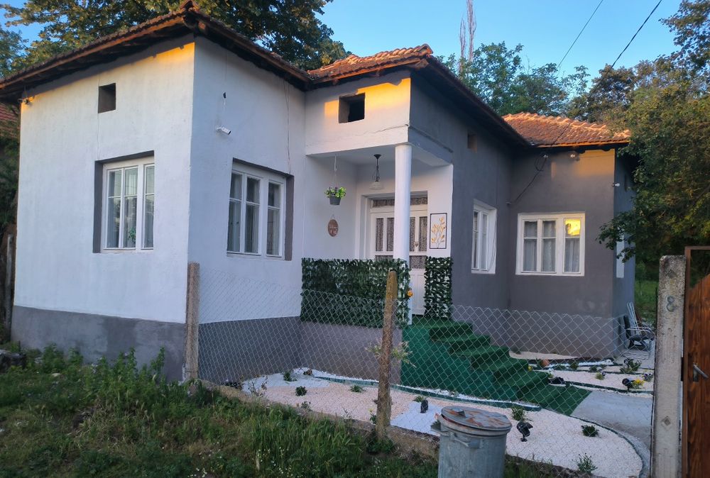 Продавам  къща село Смирненски