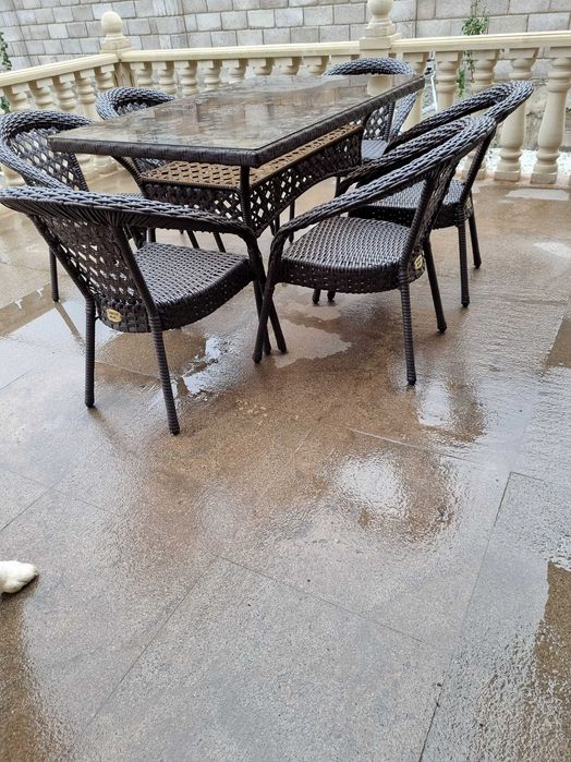 Стол со стульями