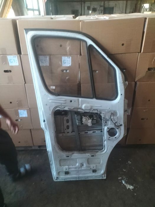 Дверь на мерседес или фольксваген