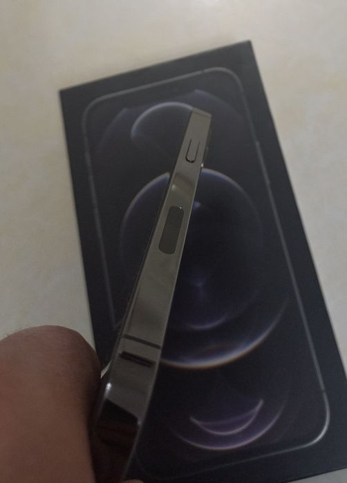 Apple Iphone 12pro в идеале, АКБ 75%.