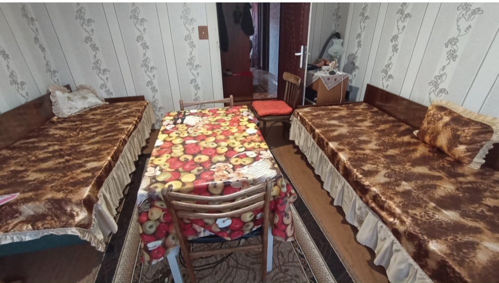 Продава 3-стаен апартамент кв.Изток