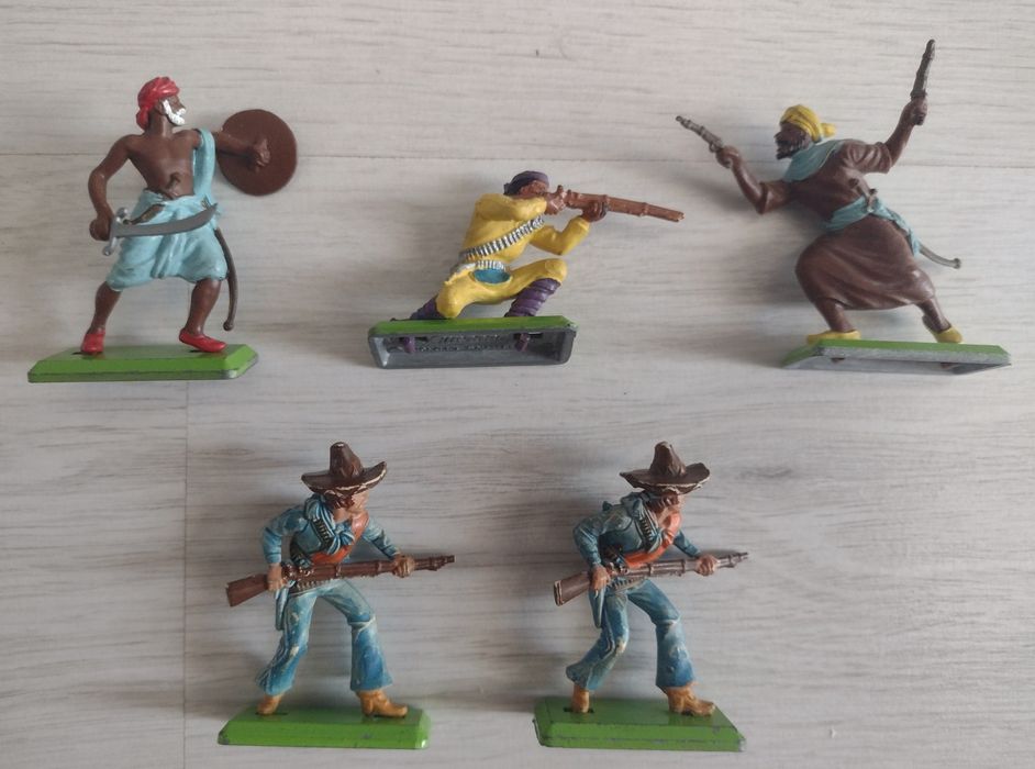 Figurine cowboy indieni legionari mexicani arabi