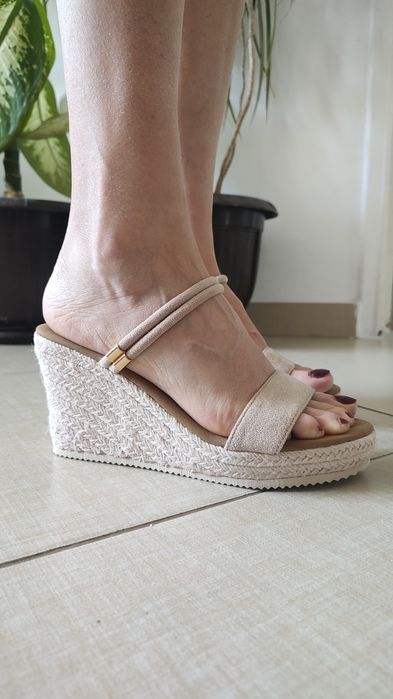 Sandale dama noi mărime 38 culoare crem