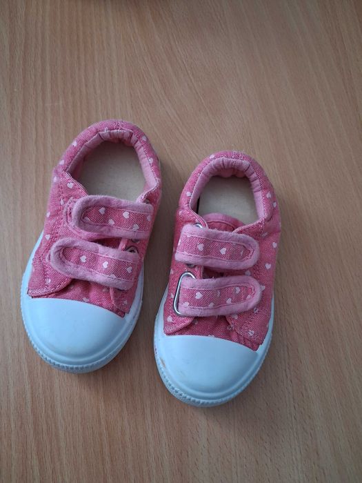 Pantofi sport ....